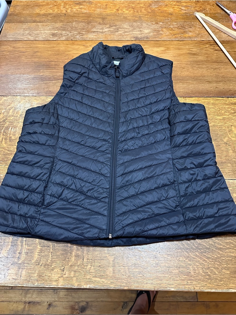 Old Navy women’s Black Quilted Puffer Vest - Zip Front Sz xxl